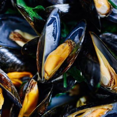 a bowl of cooked mussels